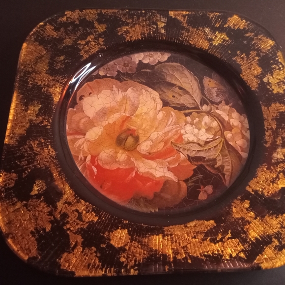 Signed Lesley Roy 8" Gold Aventurine Floral Plate. - Picture 6 of 6